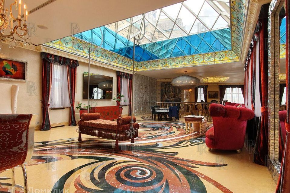 Продаётся 5-комнатная квартира, 700 м²