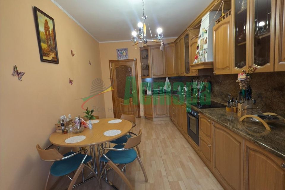 Продаётся 3-комнатная квартира, 105 м²