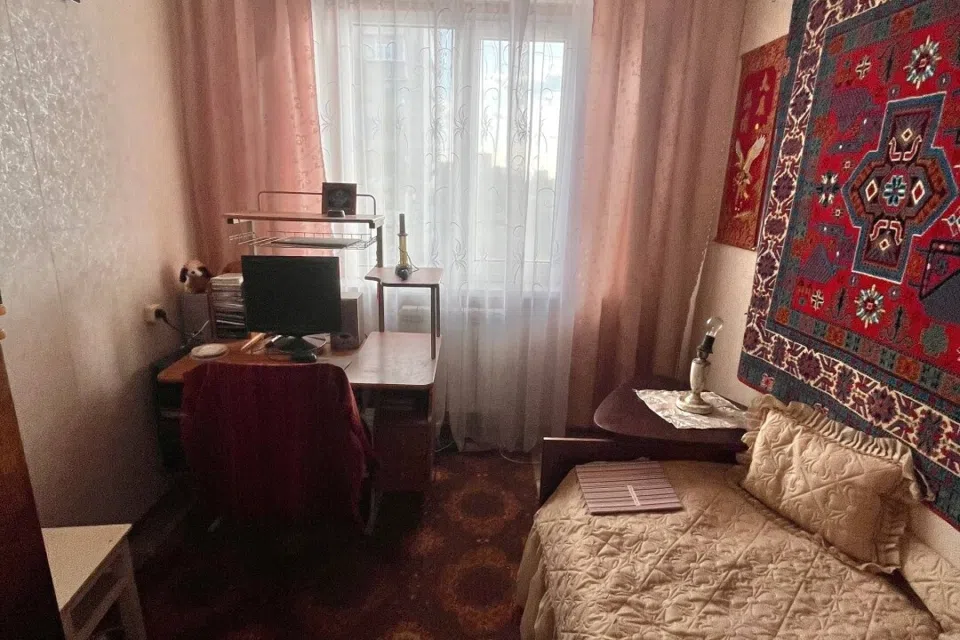 Продаётся 4-комнатная квартира, 61 м²