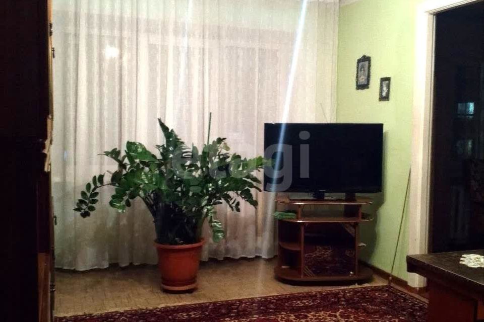 Продаётся 4-комнатная квартира, 61 м²