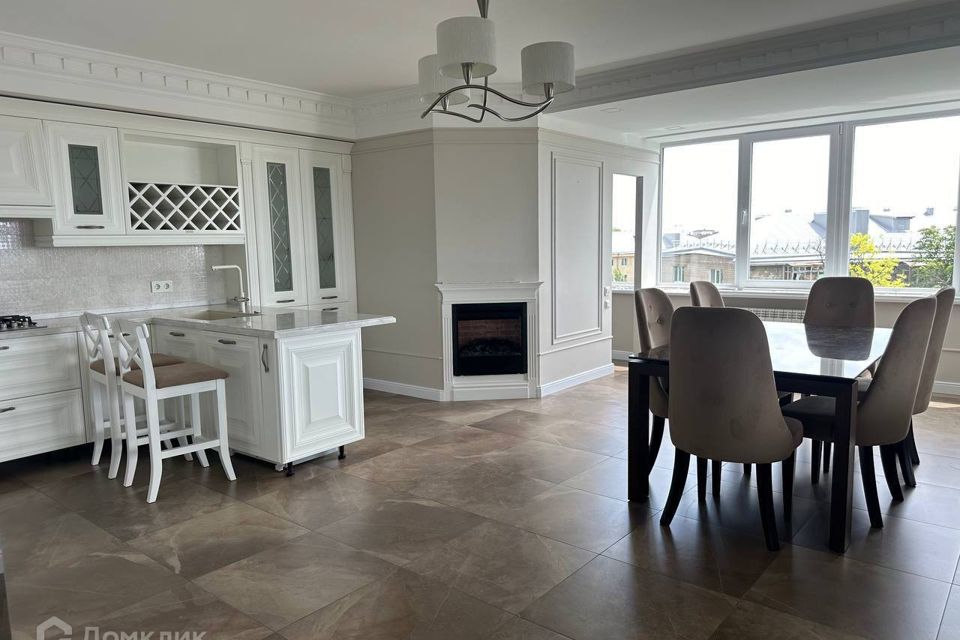 Продаётся 3-комнатная квартира, 126.9 м²