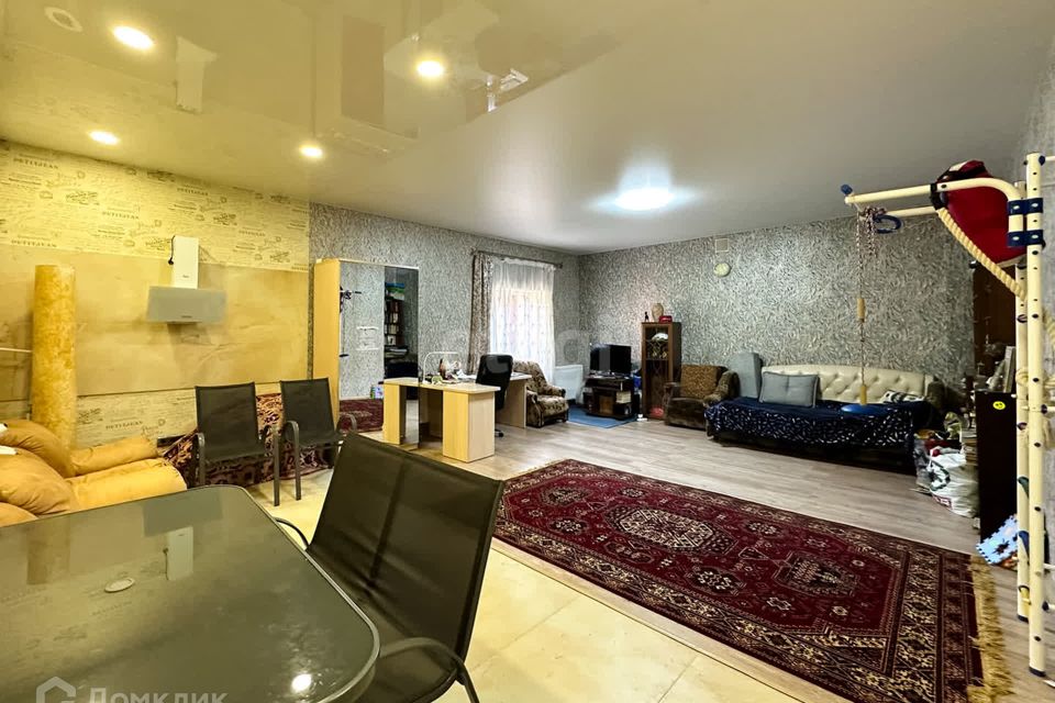 Продаётся 3-комнатная квартира, 128.4 м²
