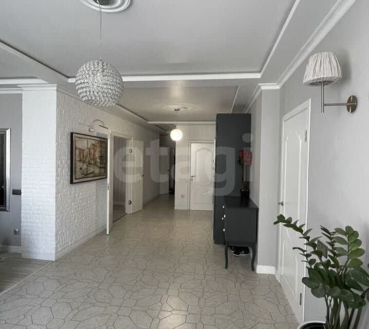 Продаётся 3-комнатная квартира, 104 м²