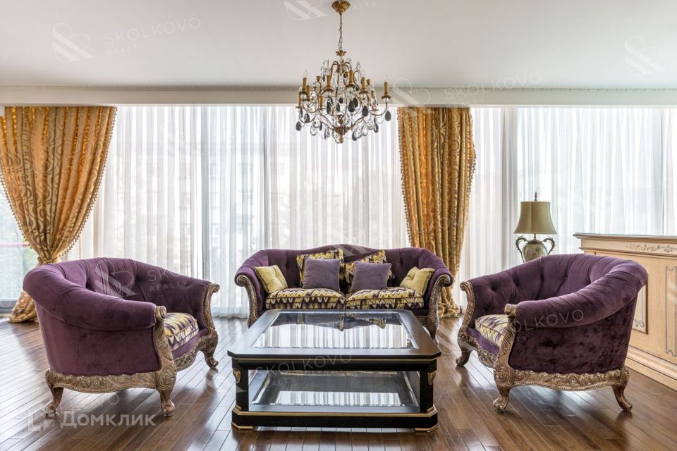Продаётся 6-комнатная квартира, 303 м²