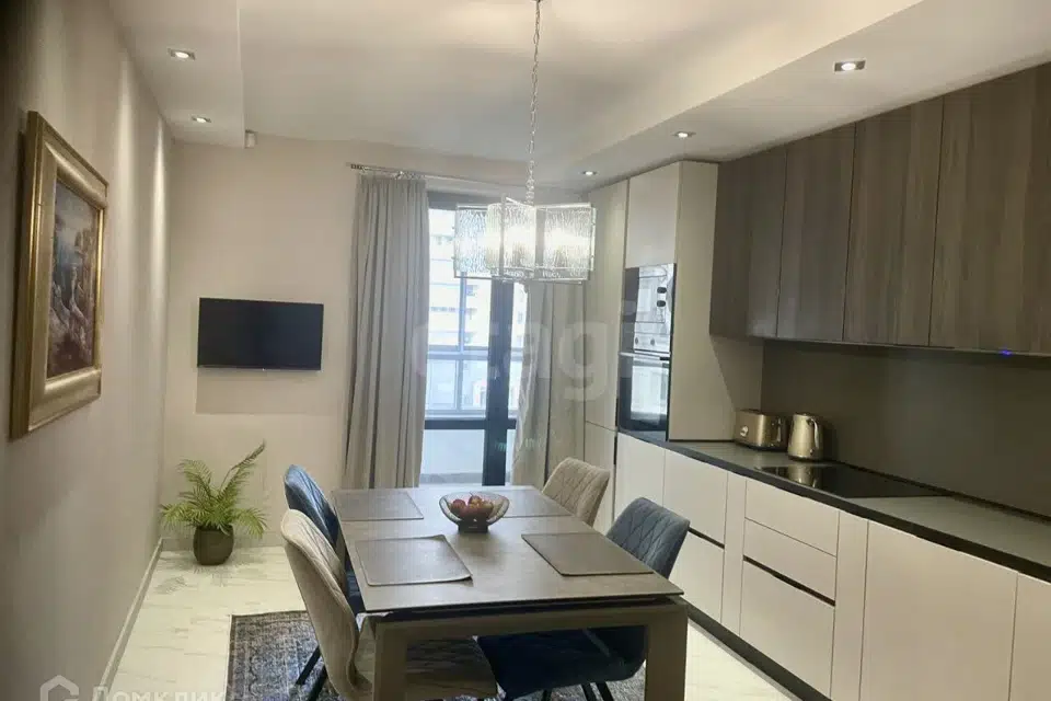 Продаётся 3-комнатная квартира, 130 м²