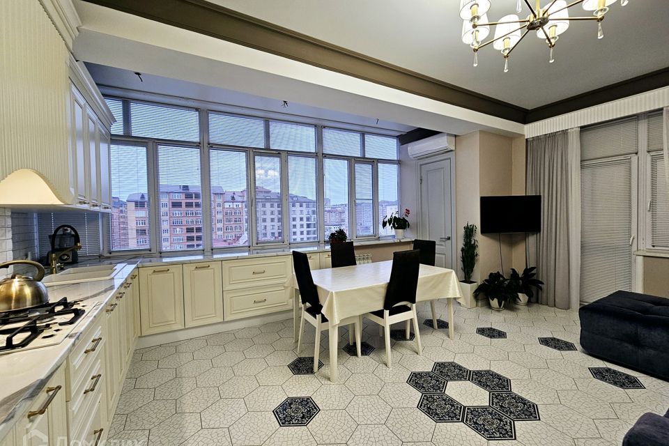 Продаётся 3-комнатная квартира, 114 м²