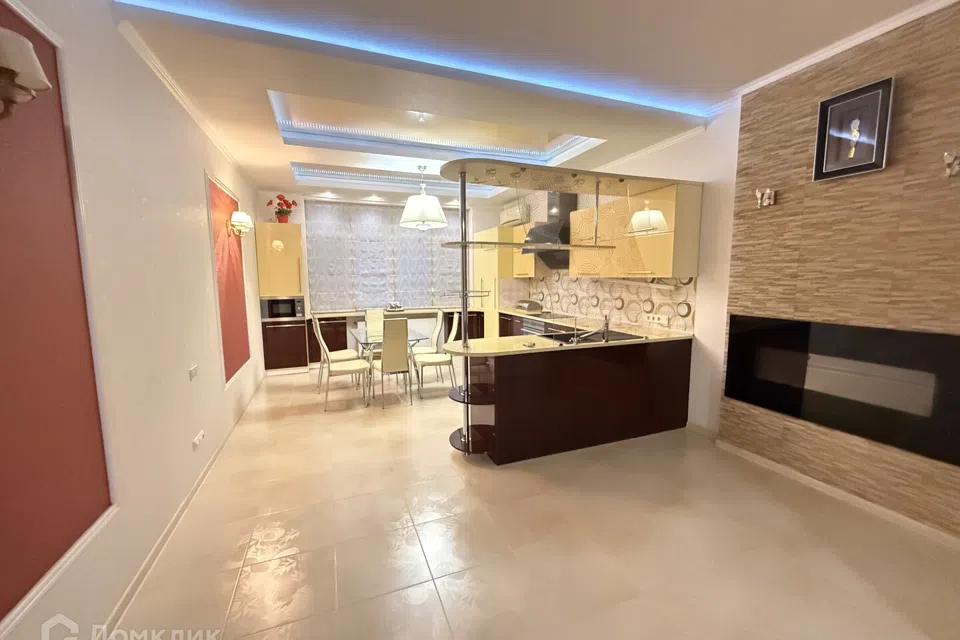 Продаётся 4-комнатная квартира, 153 м²