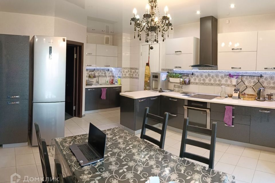 Сдаётся 4-комнатная квартира, 113 м²