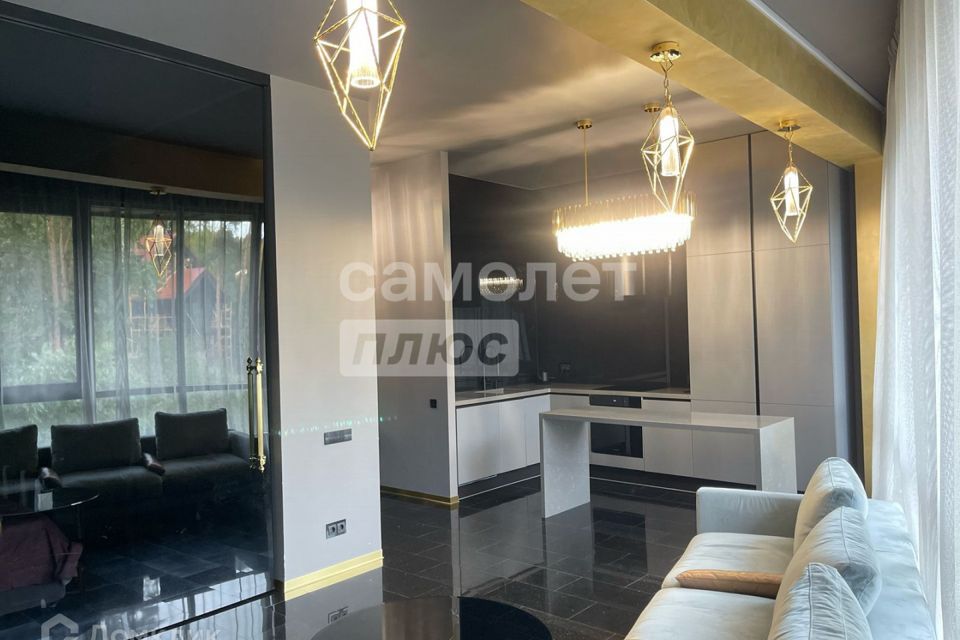 Продаётся 1-комнатная квартира, 56 м²