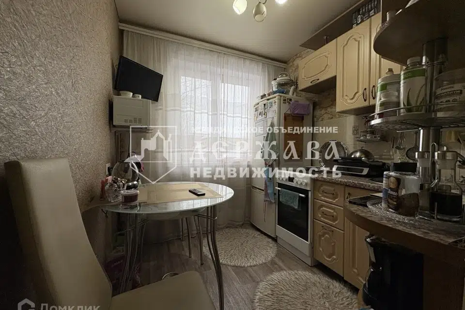 Продаётся 4-комнатная квартира, 60.9 м²