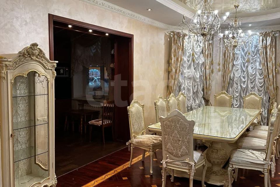 Сдаётся 7-комнатная квартира, 240 м²