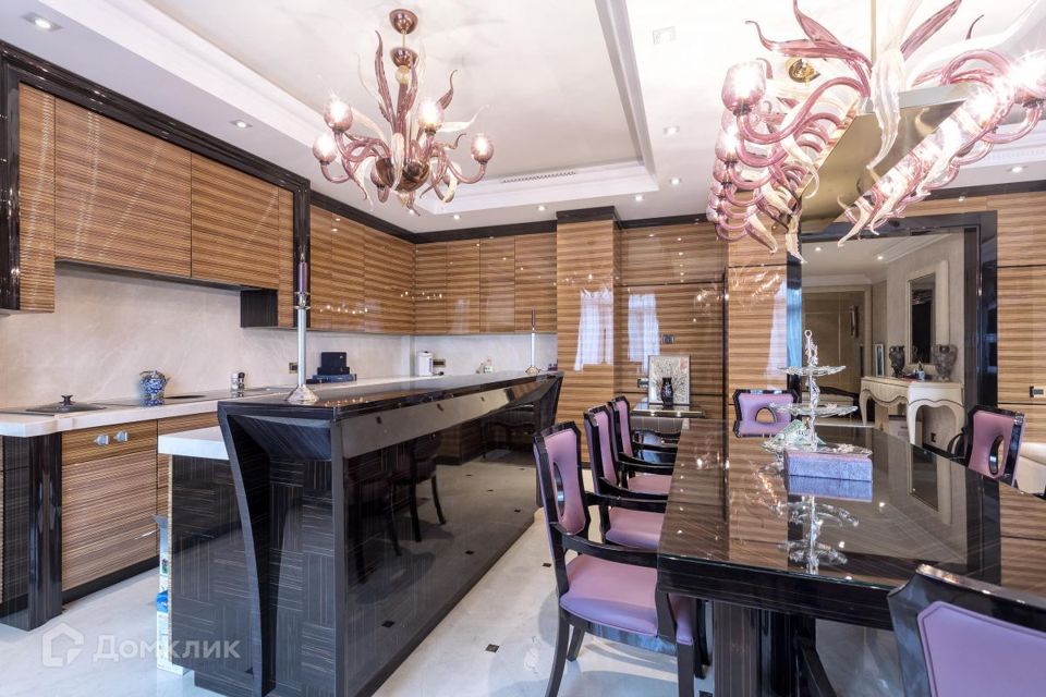 Сдаётся 3-комнатная квартира, 200.5 м²