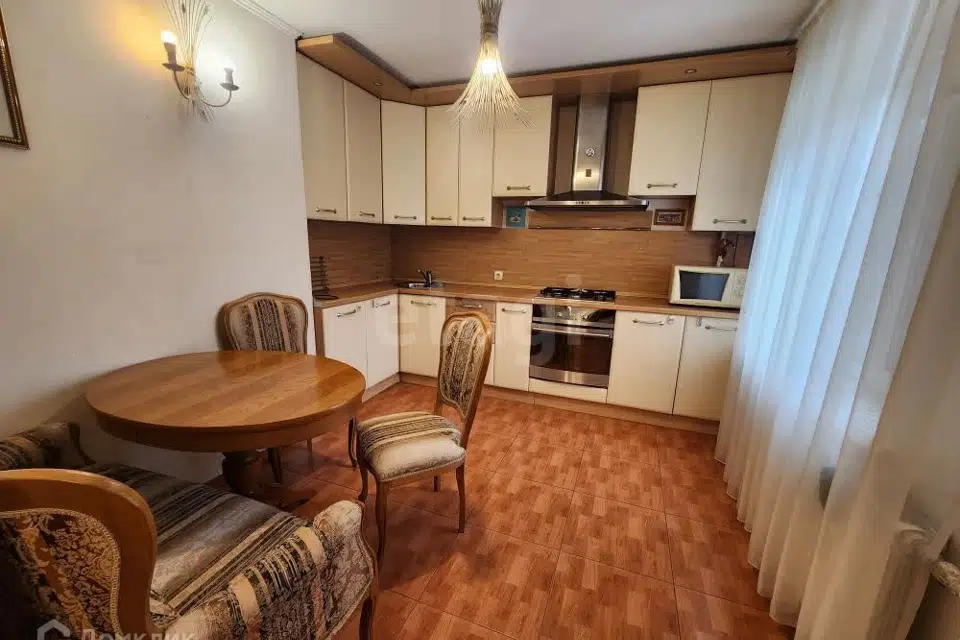 Продаётся 2-комнатная квартира, 71.1 м²