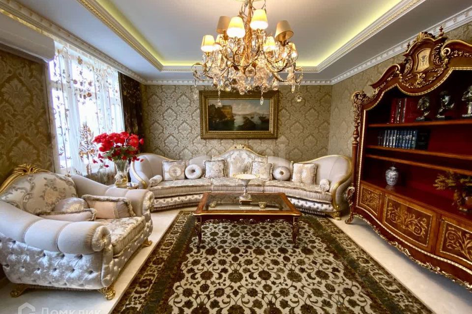 Продаётся 4-комнатная квартира, 168.5 м²