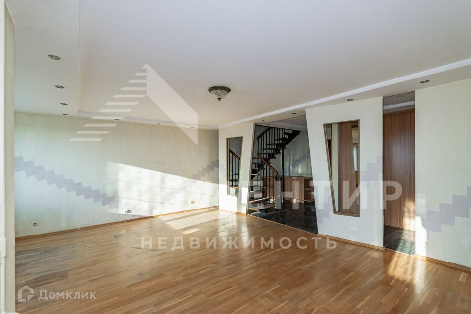 Продаётся 3-комнатная квартира, 121.4 м²