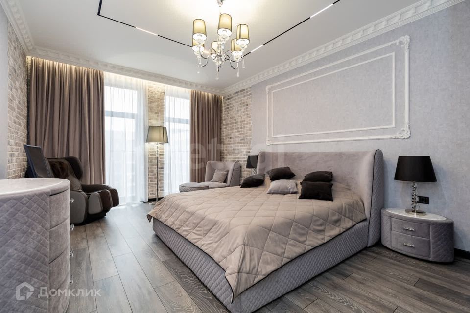 Продаётся 4-комнатная квартира, 157.9 м²