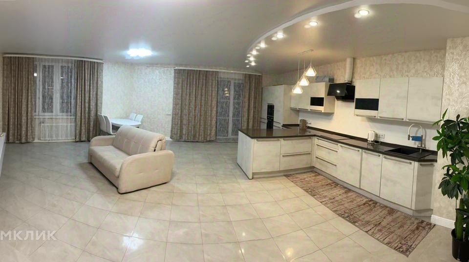 Продаётся 3-комнатная квартира, 148 м²
