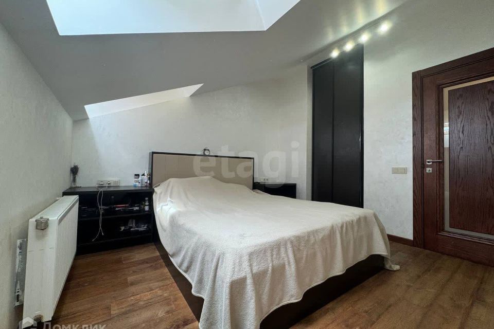 Продаётся 3-комнатная квартира, 102.7 м²