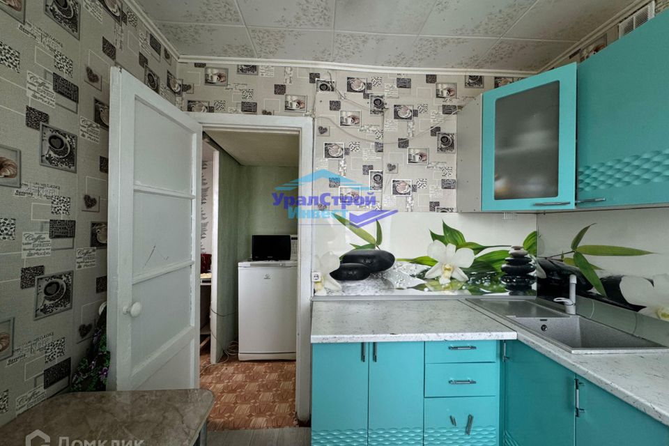 Продаётся 3-комнатная квартира, 42.4 м²