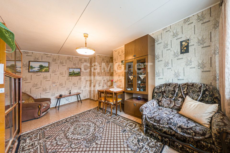 Продаётся 4-комнатная квартира, 61.5 м²