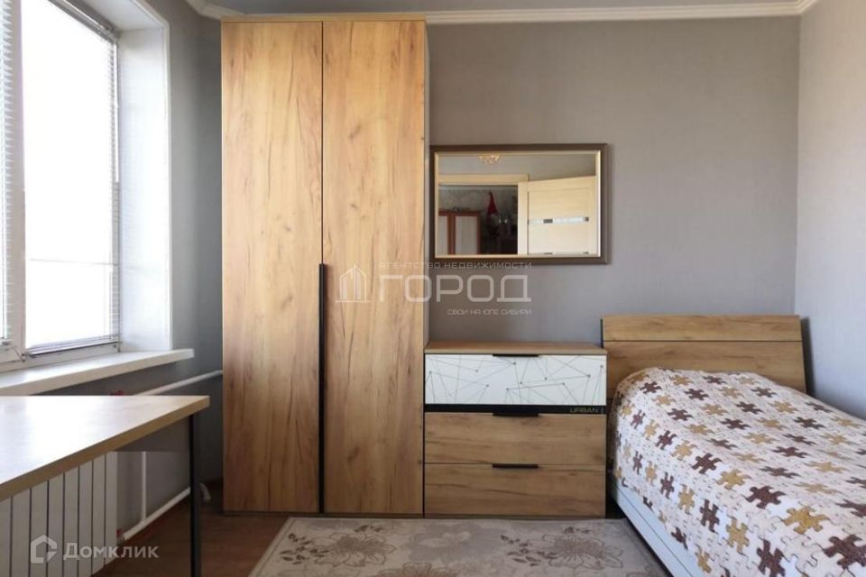 Продаётся 4-комнатная квартира, 61.2 м²