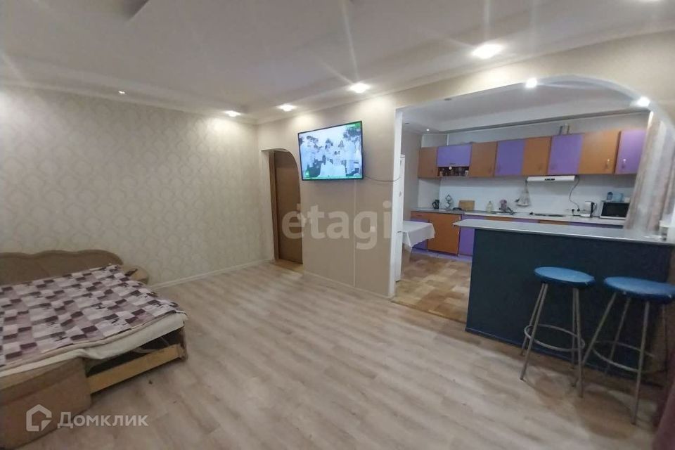 Продаётся 2-комнатная квартира, 56.8 м²