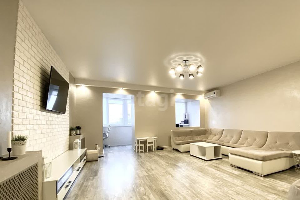 Продаётся 3-комнатная квартира, 110 м²