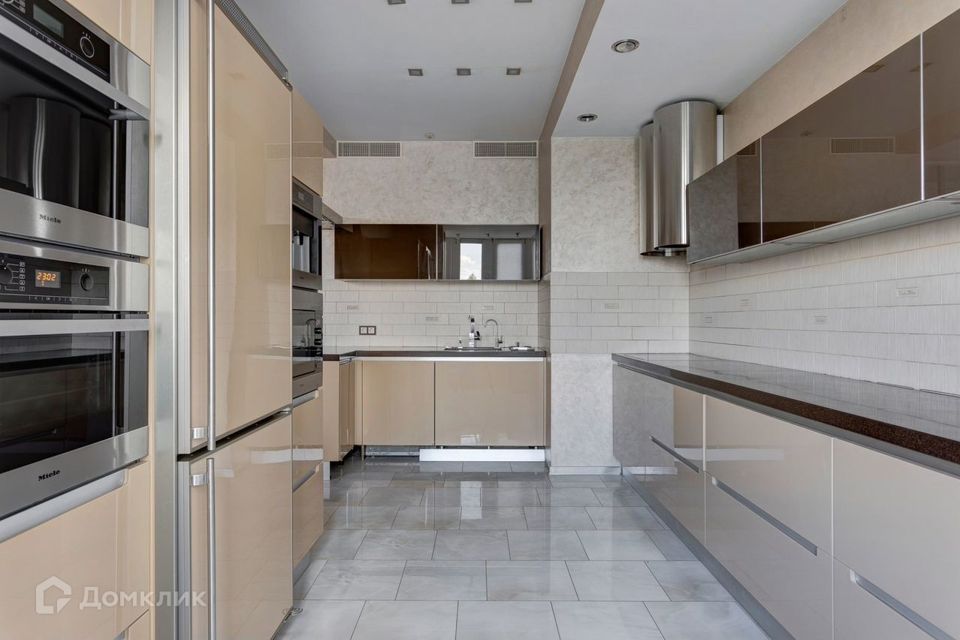 Продаётся 3-комнатная квартира, 123 м²
