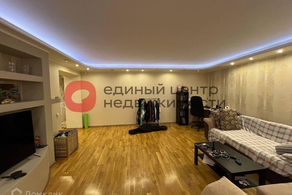 Продаётся 3-комнатная квартира, 167 м²