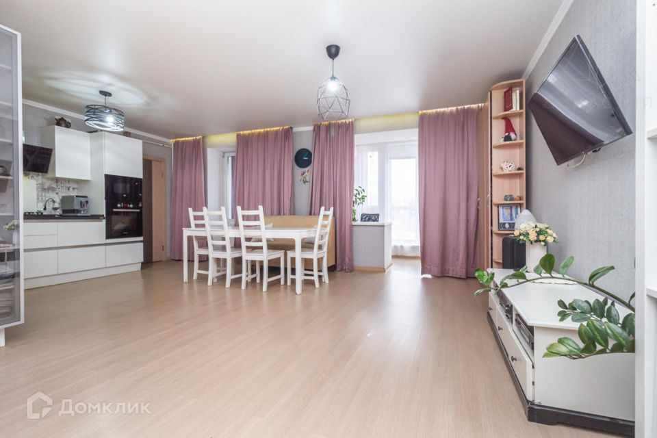 Продаётся 3-комнатная квартира, 108 м²