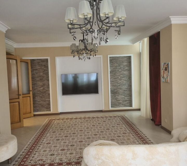 Продаётся 3-комнатная квартира, 150 м²