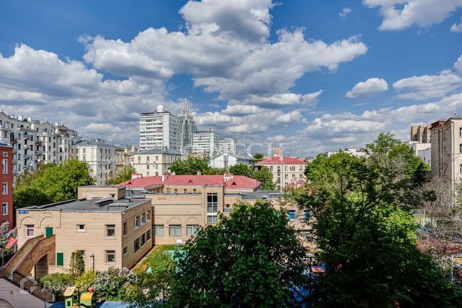 Продаётся 4-комнатная квартира, 149.2 м²