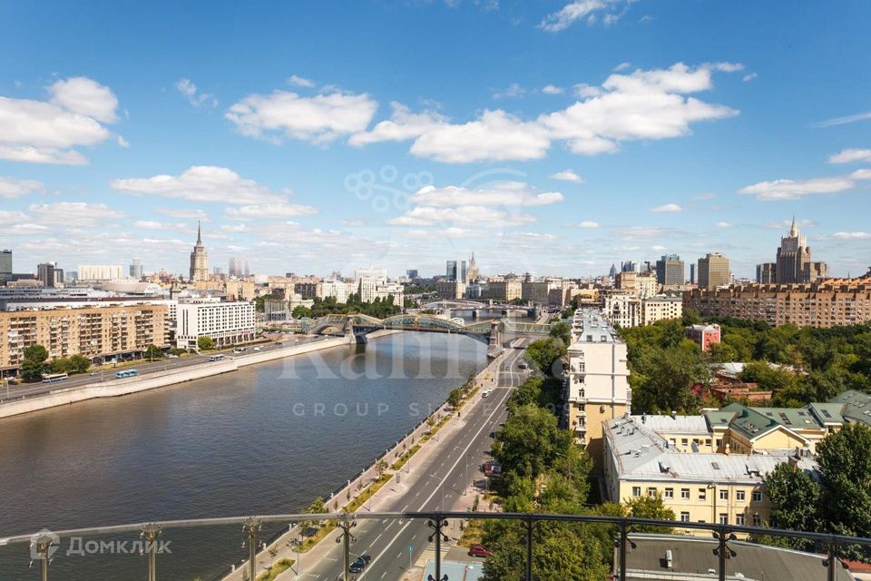 Продаётся 5-комнатная квартира, 215 м²