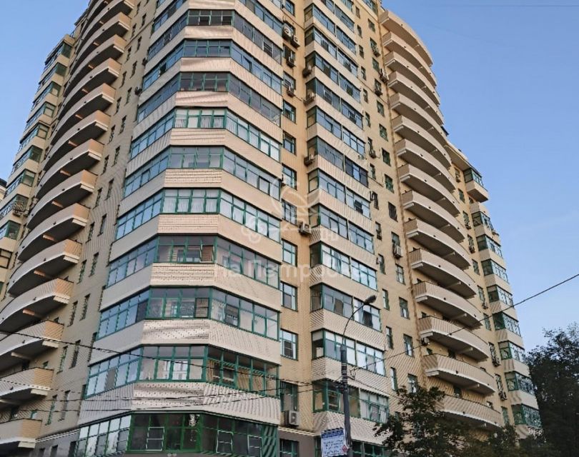 Продаётся 3-комнатная квартира, 184 м²