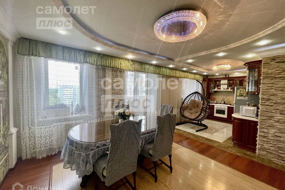 Продаётся 4-комнатная квартира, 121 м²