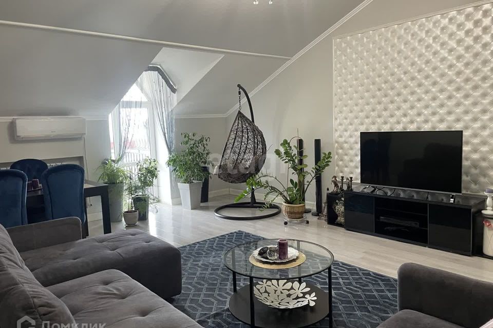 Продаётся 3-комнатная квартира, 145 м²