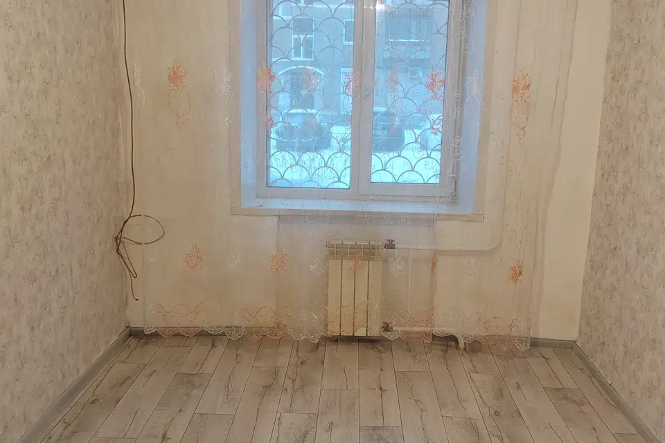 Продаётся 4 комнаты в 5-комн. квартире, 16.3 м²