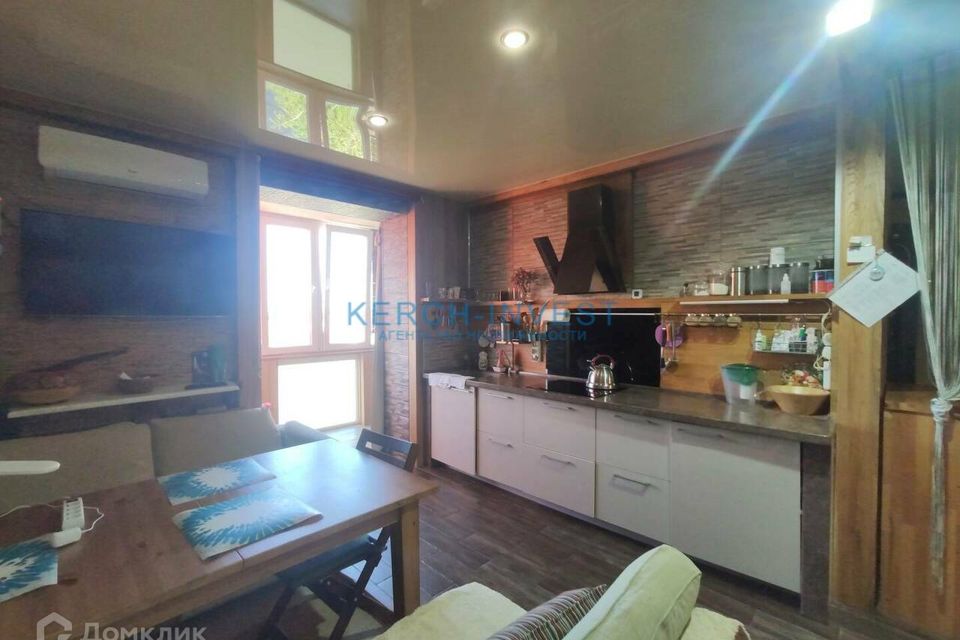 Продаётся 1-комнатная квартира, 57 м²
