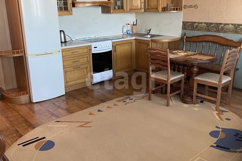 Сдаётся 2-комнатная квартира, 70 м²