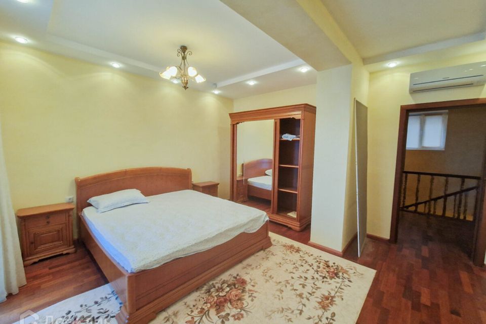 Продаётся 4-комнатная квартира, 434.3 м²