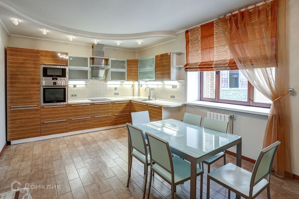 Сдаётся 3-комнатная квартира, 174.2 м²