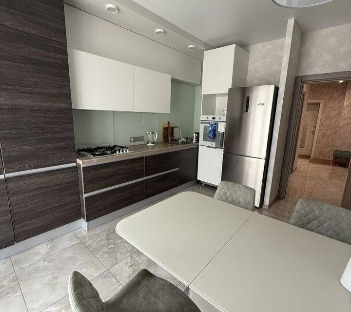 Сдаётся 2-комнатная квартира, 65 м²