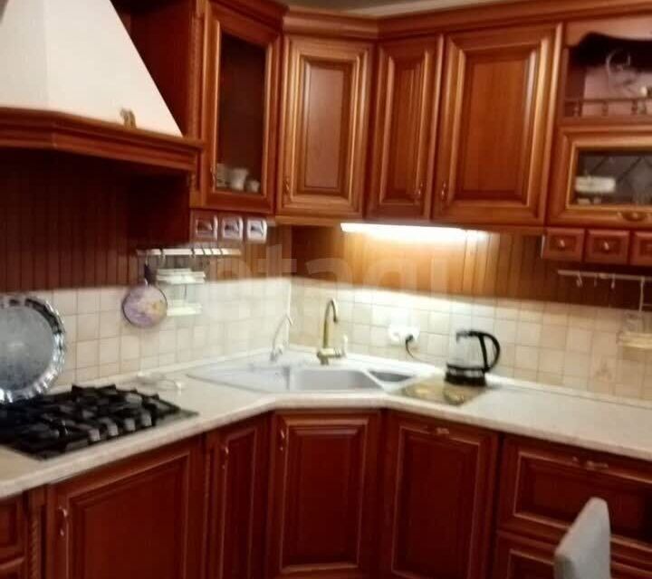 Продаётся 3-комнатная квартира, 118.2 м²