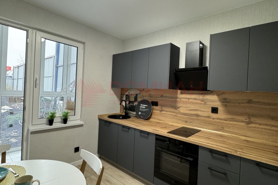 Продаётся 1-комнатная квартира, 42 м²