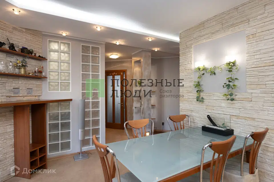 Продаётся 3-комнатная квартира, 113.3 м²