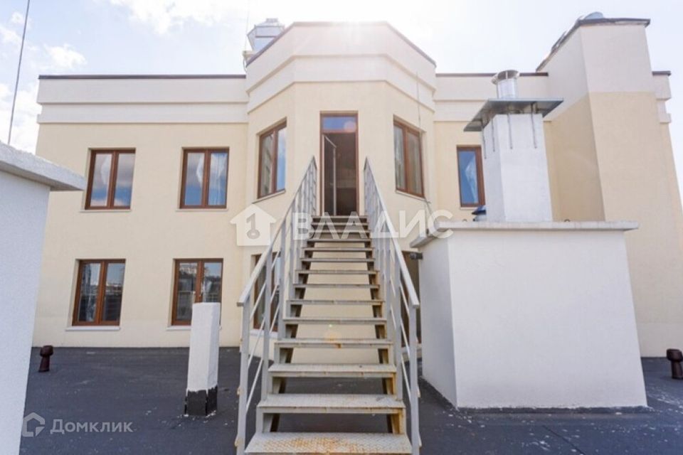 Продаётся 5-комнатная квартира, 270 м²