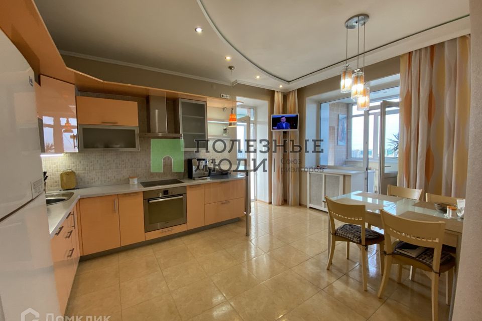 Продаётся 3-комнатная квартира, 108 м²
