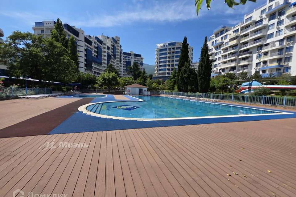 Продаётся 2-комнатная квартира, 105.6 м²