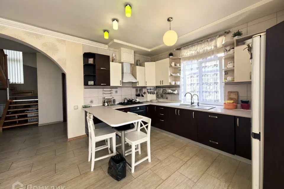 Продаётся 2-этажный дом, 145.5 м²