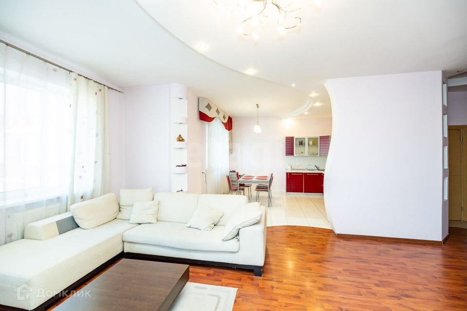 Продаётся 2-комнатная квартира, 117.9 м²